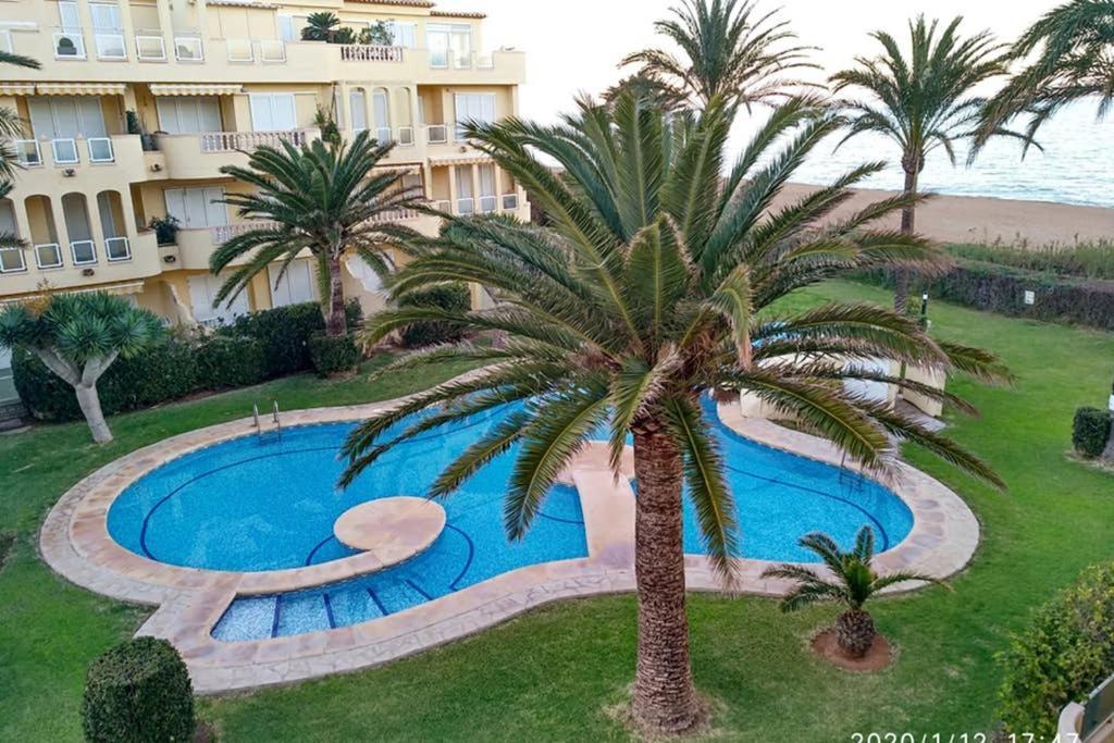 Estupendo Apartamento En Primera Linea De Playa Y Con Vistas Al Mar Денія Екстер'єр фото